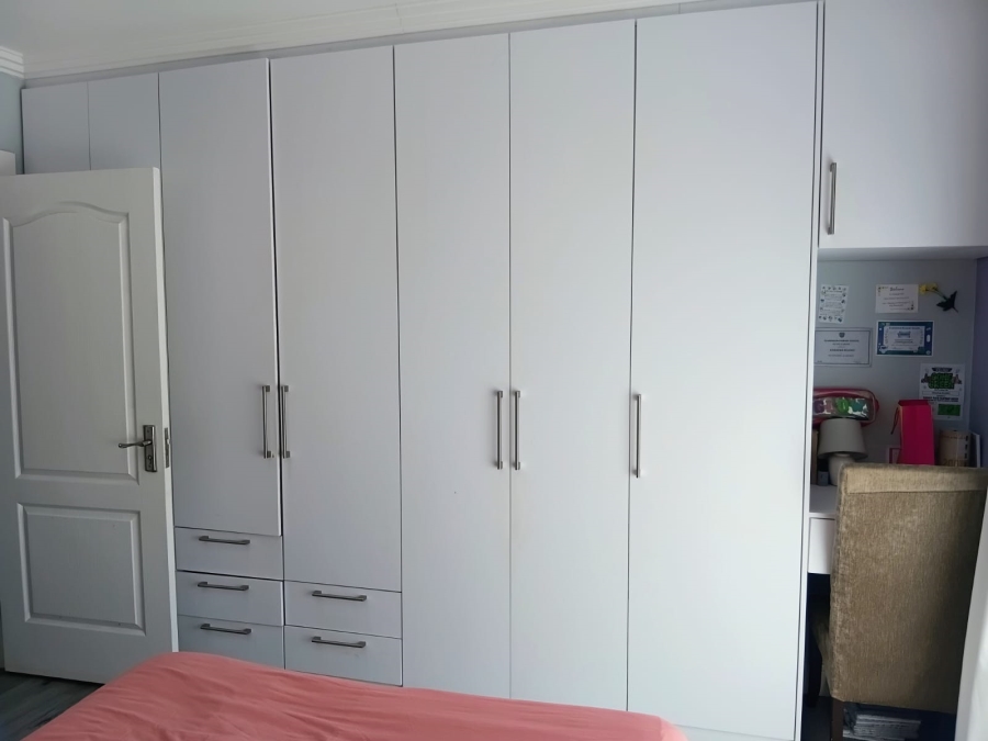 5 Bedroom Property for Sale in Beacon Bay Eastern Cape